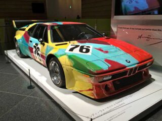 Andy Warhol e a Cultura Automotiva: Uma Fusão de Arte e Estrada