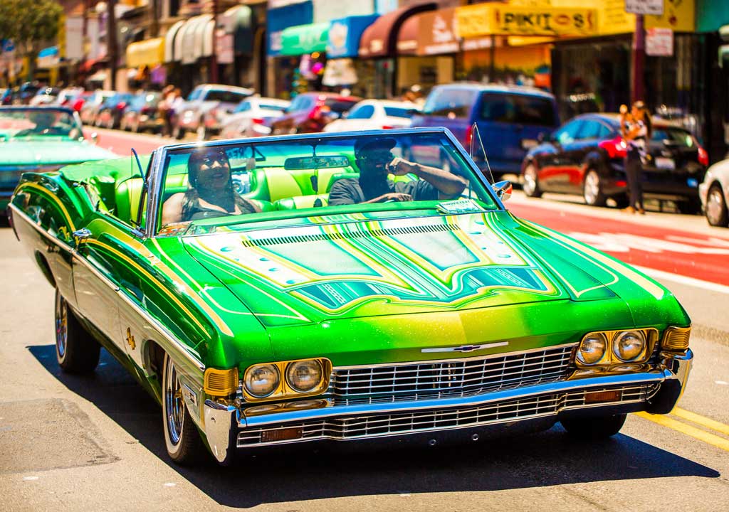O Coração da Cultura Lowrider: Carros como Obras de Arte